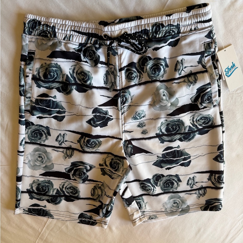 Men’s Size L Floral Patterned Shorts NEW Black & White roses